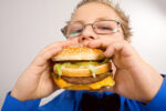Πως αποτρέπουμε τα παιδιά να καταναλώσουν junk food